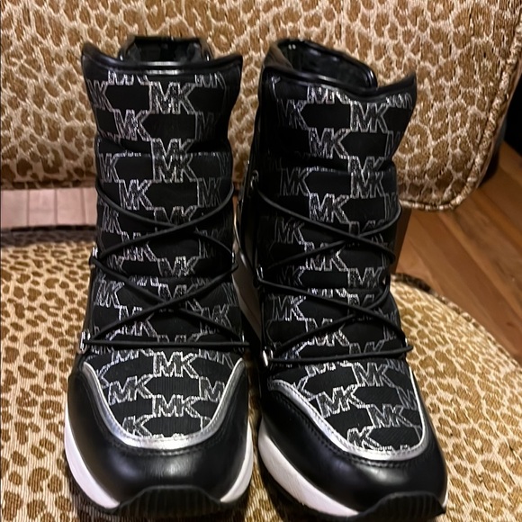 Michael Kors Black and White Winter Rain Boots - Picture 7 of 7